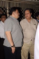 Rishi Kapoor at Sunil and Dharmesh Darshan_s dad_s prayer meet in Santacruz on 3rd Jan 2012 (78).JPG